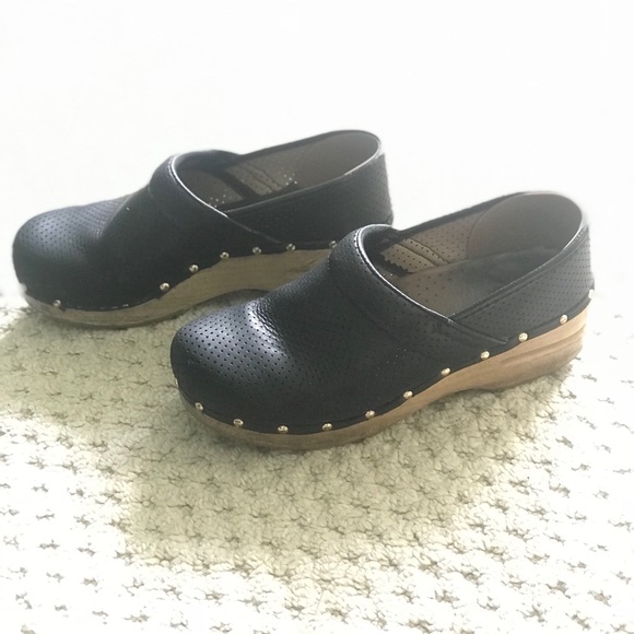 dansko perforated clogs